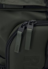 Rains TEXEL MOULDED BACKPACK UNISEX - Turistinė kuprinė - green