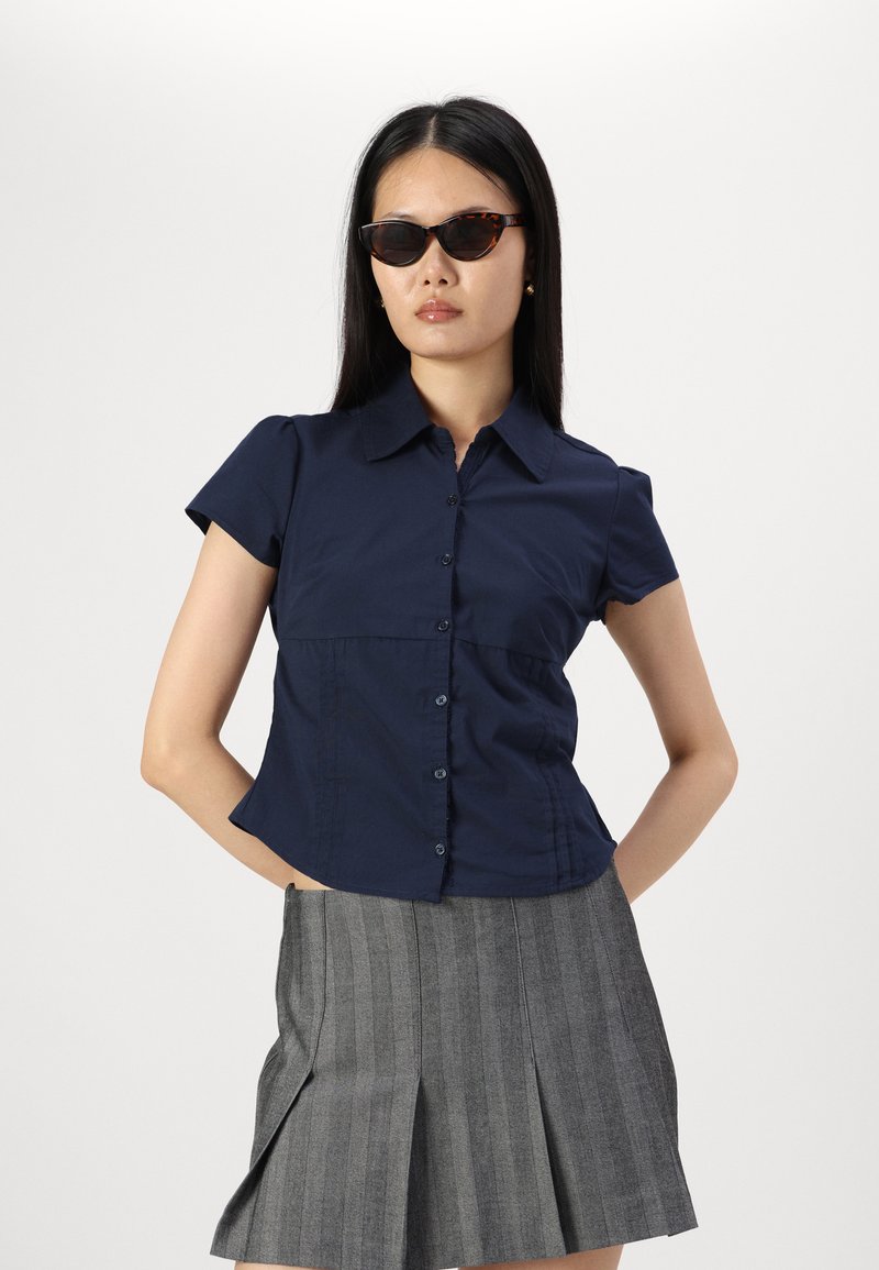 Hollister Co. TREND DROP SLIM PRETTY BUTTON - Button-down blouse - navy blazer/dark blue - Zalando Hollister Co. TREND DROP SLIM PRETTY BUTTON - Button-down blouse - navy blazer/dark blue - Zalando