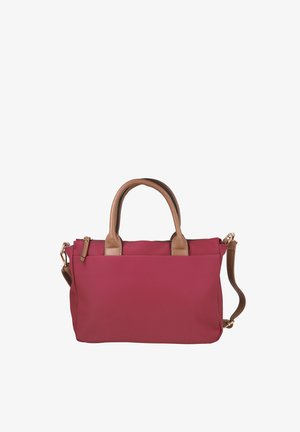 Un bolso tote estructurado en tela rosa oscuro con rayas texturizadas, con asas de cuero marrón y una correa para el hombro desmontable.