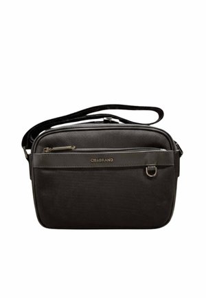 Sac bandoulière noir compact avec tissu texturé, poche zippée à l'avant, sangle réglable et petit anneau en D en métal sur le panneau avant.