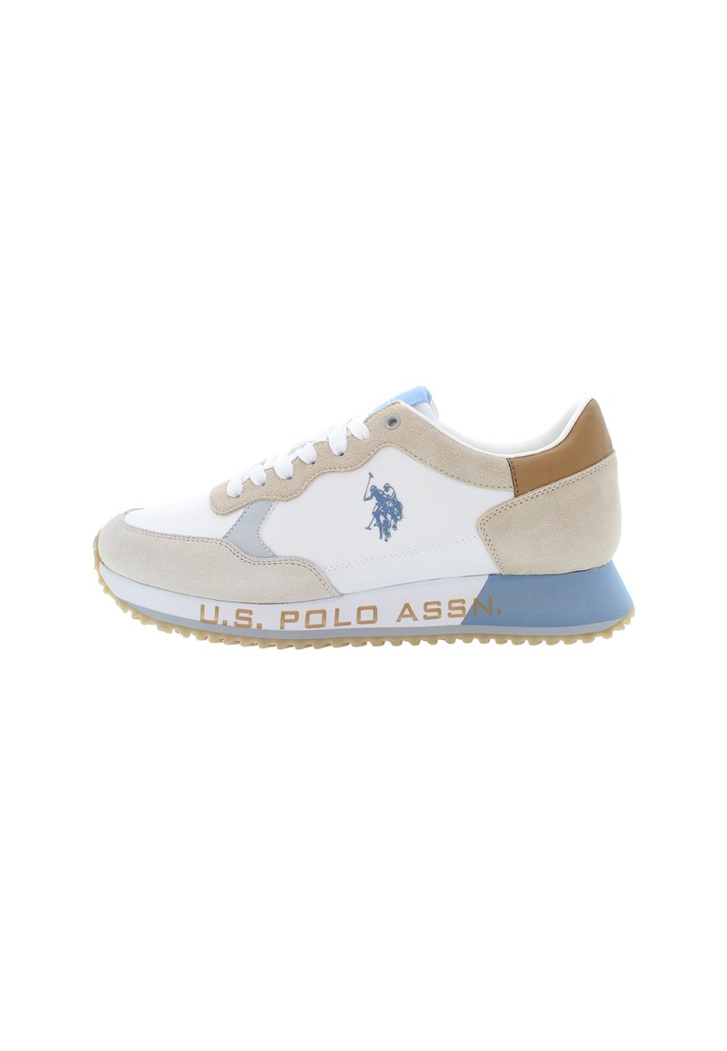 Adidași cu un superior din piele albă, accente din suede bej, toc de culoare albastru deschis și talpă din cauciuc galben. Prezintă branding U.S. Polo Assn.