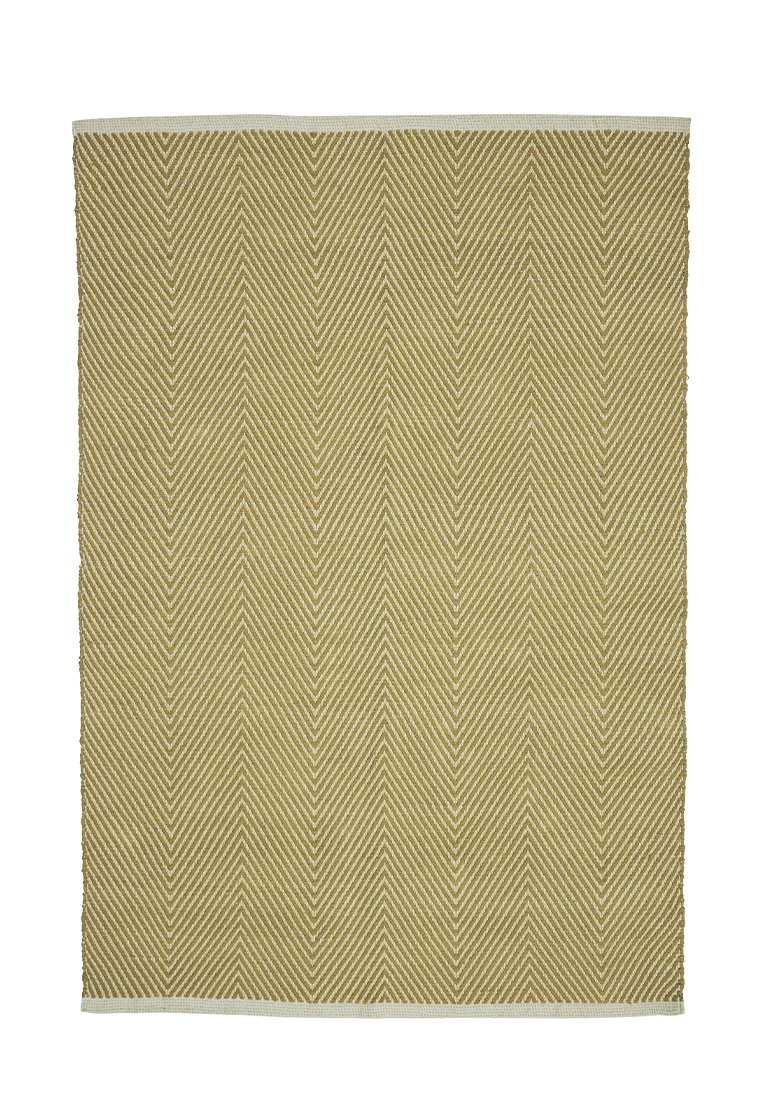 Tappeto tessile con un motivo a spina di pesce in tonalità beige e crema, con una trama intrecciata e un bordo a contrasto lungo i lati.