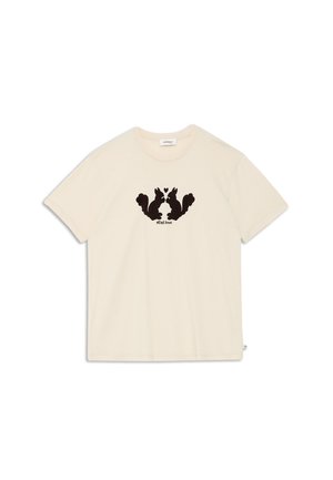 Cremefarbene Baumwoll-T-Shirt mit einem schwarzen Grafikdesign von zwei Eichhörnchen mit eingerollten Schwänzen, zentriert über dem Text "Effect Anne". Kurzarm, normale Passform.