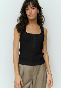 Unselected, black