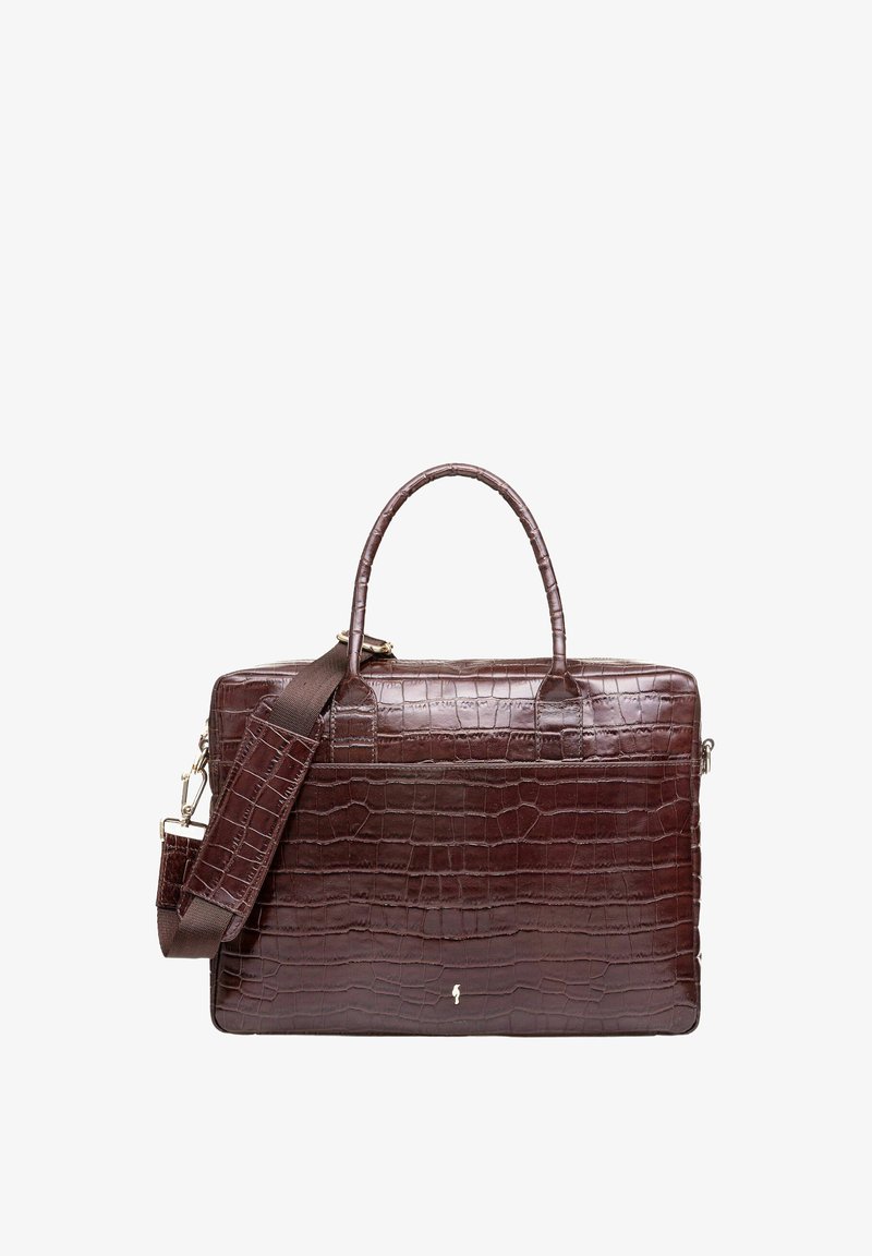 Brązowa torebka ze skóry z tłoczeniem w krokodylą skórę, z podwójnymi, zaokrąglonymi uchwytami, odczepianym paskiem na ramię, zapięciem na zamek i przednią kieszenią. Gładka faktura.