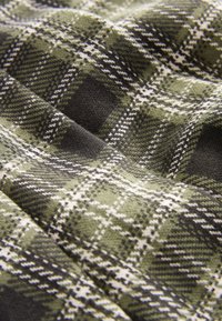 Unselected, green check