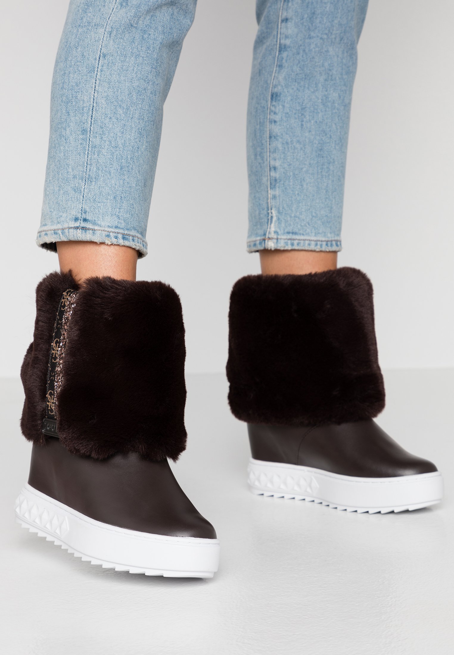 Guess Enkellaarsjes met sleehak - dark brown/Donkerbruin - Zalando.be