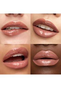 Quattro primi piani di labbra diverse con rossetto lucido color nude-rosa, che mostrano diverse espressioni della bocca e tonalità di pelle naturali.