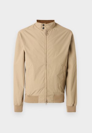 Beežist kerge materjaliga kapuutsiga jope, millel on lukk ees, püstkrae, trukknööbid, kaks küljetaskut ning soonikkoes varrukasääred ja äär.