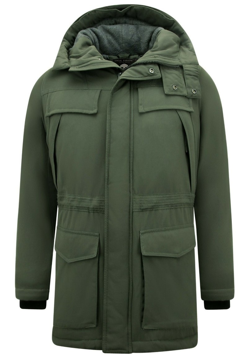 Olijfgroene parka-jas met capuchon, voorzien van twee grote borstzakken, een ritszak en ribgebreide manchetten. Getextureerde binnenvoering.