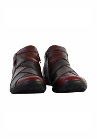 Brune og bordeaux læder ankelstøvler med diagonal syning, sidelæns lynlåse og gummisåler. Lav snitdesign for nem påføring.