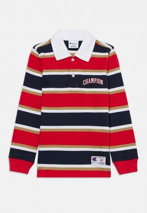 Maillot de rugby Champion à manches longues, à rayures rouges, bleu marine, blanches et beige, avec un col blanc, une patte de boutonnage à deux boutons et un logo sur la poitrine.