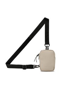 Borsa a tracolla sintetica beige con tracolla nera regolabile, chiusura con zip, tasca frontale con zip, logo impresso e forma rettangolare.