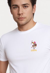 U.S. Polo Assn. KURZARM REITER - Triko s potiskem - weiss