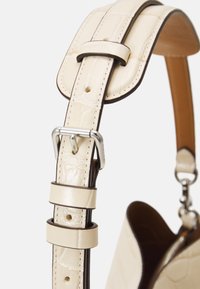 COACH EMBOSSED WILLOW SHOULDER BAG - Τσάντα χειρός - ivory