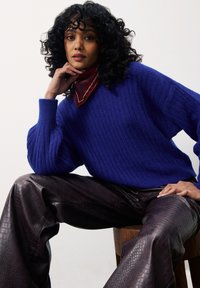 FRNCH CHERRY - Pantalon classique - chocolat