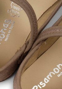 Pisamonas MERCEDITAS ADHERENTE    EN METALIZADO - Scarpe primi passi - maquillaje