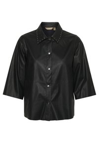 Melnā ādas jaka ar apkakli, kas rotāta ar metāla kniedēm, ar sprādzi ar pogām un īsām piedurknēm, izceļot gludu tekstūru un brīvu piegriezumu.