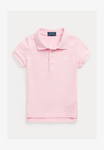 Gaiši rozā polo krekls, izgatavots no teksturēta auduma, ar apkakli un īsām piedurknēm, ar mazu baltu logo uz krūtīm un trīs pogām.
