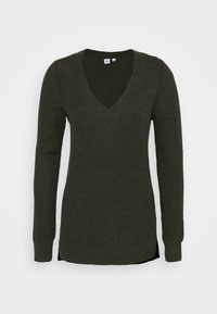 Maglione verde oliva a maniche lunghe con scollo a V e un design in maglia testurizzata. Presenta spacchi laterali e polsini aderenti.