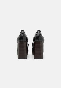 Coccinelle BEAT SHINY - Scarpe con plateau - noir