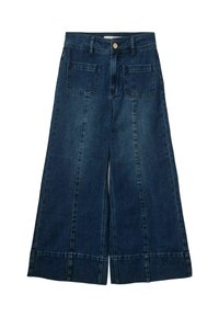 Široke traperice u tamnoplavoj boji, koje sadrže dva prednja džepa, jedan zlatni gumb za zatvaranje i šivane detalje na rubu.