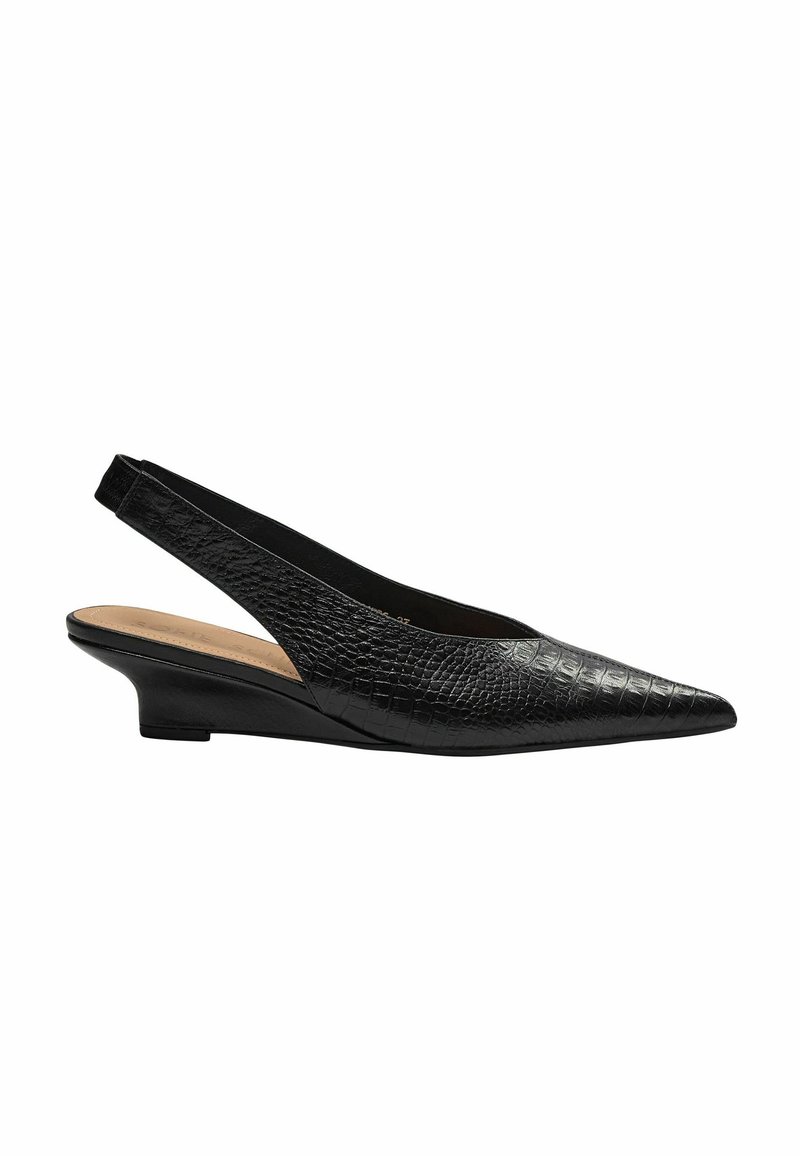 Pantof negru slingback cu vârf ascuțit, având un model texturat de crocodil și toc wedge joasă. Materialul este piele sintetică.