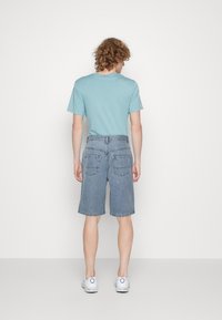 Brave Soul BURROW - Jeansshorts - light blue wash
