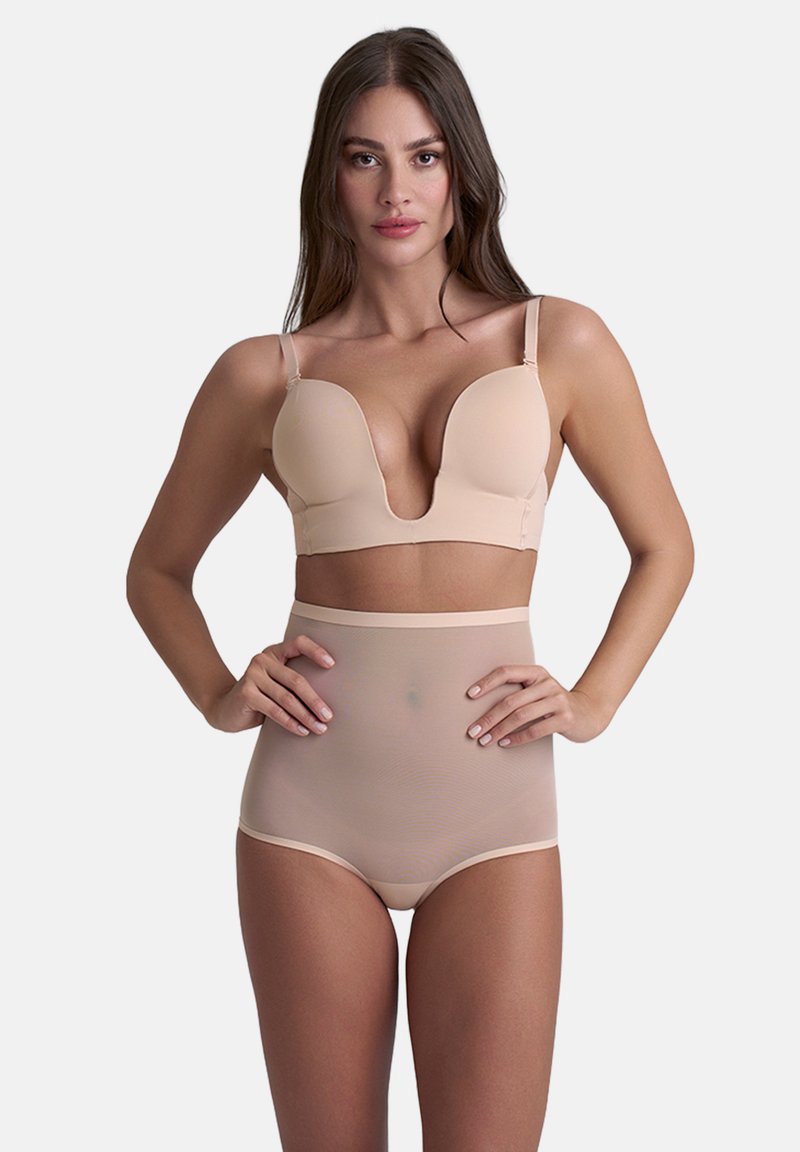 Sostenitore imbottito beige con scollatura a V profonda e spalline regolabili, abbinato a un body beige trasparente a vita alta. Texture liscia, design senza cuciture.