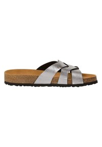 Sandalo in pelle argentata con design a fascia incrociata, soletta in sughero, suola in gomma nera texturizzata e forma sagomata per il comfort.