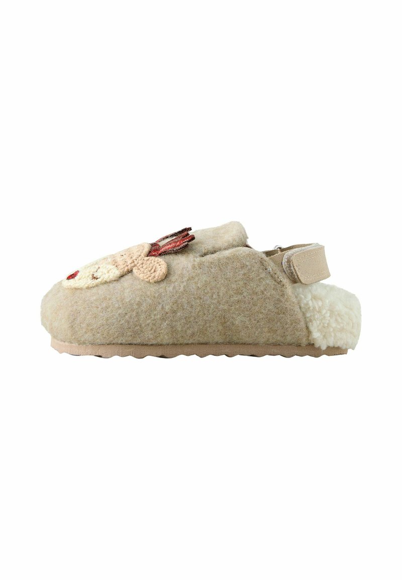 Beige Filzschuh mit strukturiertem Obermaterial, weicher Innenausstattung und einem Rentierdesign mit braunen und roten Akzenten. Klettverschluss für sicheren Halt.