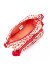 Kipling-Tasche mit einem pinken und orangefarbenen Leopardenmuster, mit Reißverschluss und flauschiger roter Pompon-Dekoration; Innenfutter in einheitlichem Orange.
