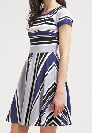 MAX&Co. Vestito di maglina - white