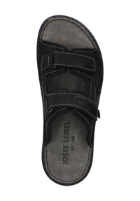 Schwarze Sandale mit zwei verstellbaren Klettverschlussriemen, gepolstertem Fußbett und kontrastierendem Stich auf einem weichen Wildleder-Obermaterial. Markenzeichen innen sichtbar.