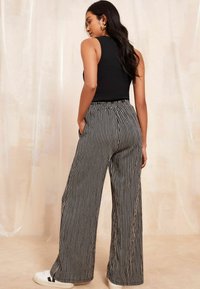 Friends Like These WIDE LEG CRINKLE PRINTED ELASTICATED WAIST - Treniņtērpa apakšdaļas - black