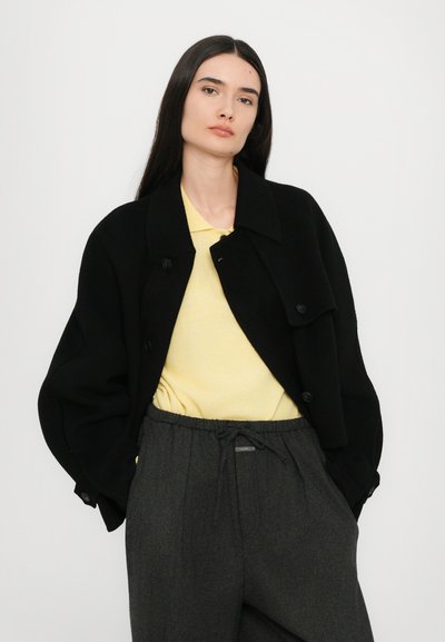 CLOSED CROPPED TRENCH - Nyári dzseki - black