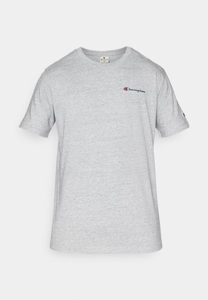 Camiseta gris de manga corta hecha de una mezcla de algodón. Presenta un pequeño logo bordado de "Champion" en el área izquierda del pecho.