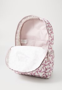 Nike Sportswear UNISEX - Hátizsák - sail/platinum violet/taupe grey