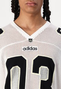 adidas Originals Μπλουζάκι με στάμπα - white