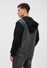 Pier One Traper jakna - washed black charcoal sleeves