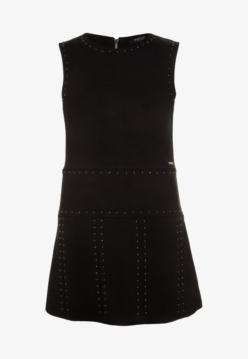 Robe noire sans manches avec un col rond et de petits clous décoratifs le long du col, à la taille et sur les panneaux de la jupe, avec une fermeture éclair au dos.