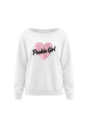Hvid langærmet sweatshirt med et lyserødt ternet hjerte og sort tekst "Pookie Girl" på fronten.