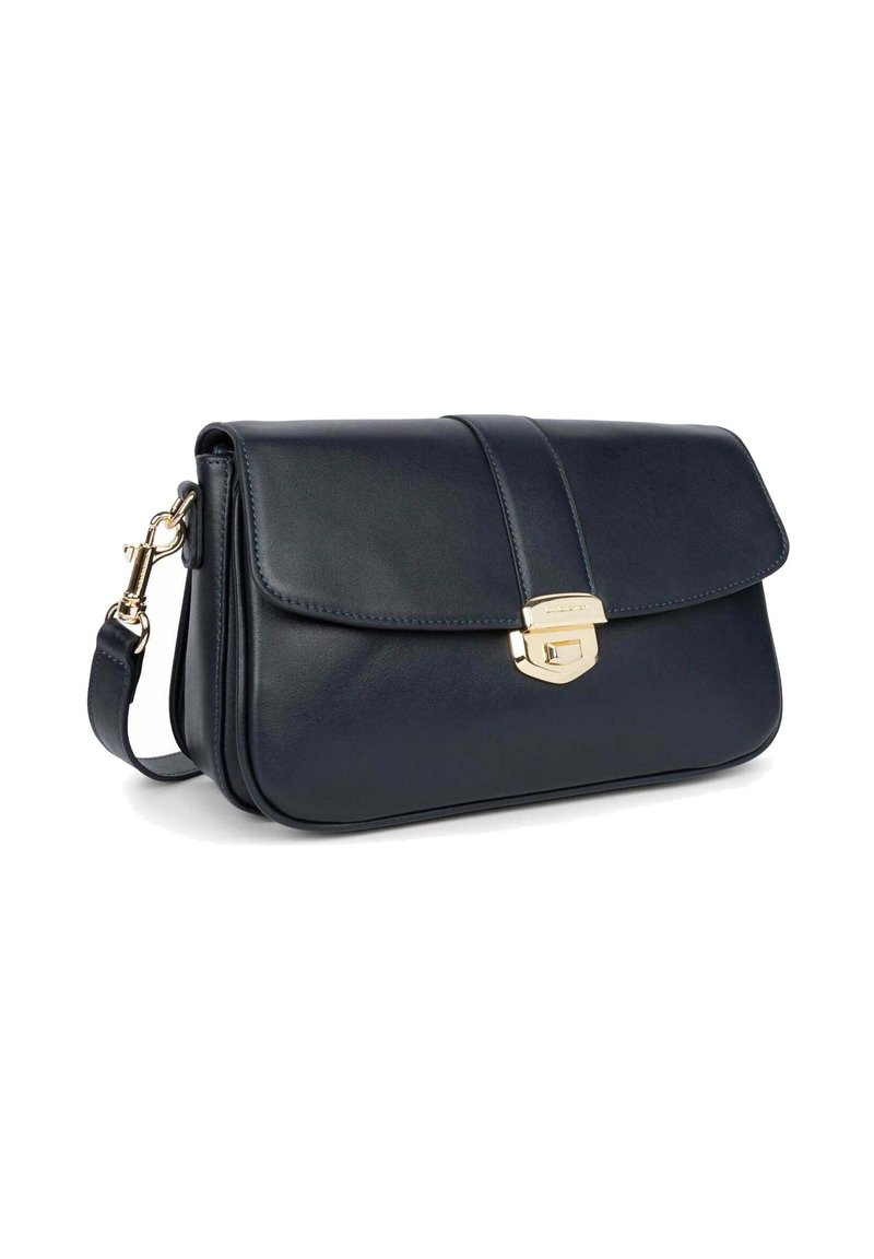 Marineblaue Lederhandtasche mit vorderer Klappe und goldenen Beschlägen. Verfügt über einen abnehmbaren Vergleich und ein strukturiertes Design mit glatter Textur.
