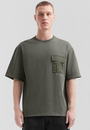 - T-shirt basic