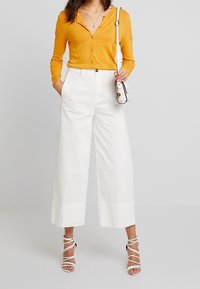 Dorothy Perkins Neuletakki - dark yellow