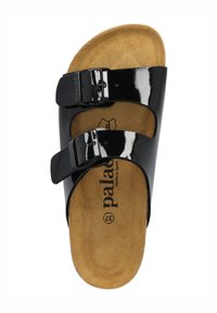 Zwarte gepatineerde sandaal met twee verstelbare banden en gespen, getextureerde voetbed en natuurlijke kurken zool. Maat 37.