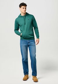 Wrangler SIGN OFF - Luvtröja - bistro green