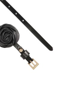 Schwarzer Ledergürtel mit einem rosenförmigen Design an der Schnalle, einer eleganten goldenen Metallschnalle und mehreren Einstelllöchern.