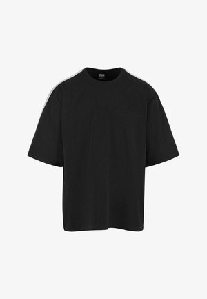 Schwarzes, übergroßes T-Shirt mit kurzen Ärmeln und einem weißen Streifen, der entlang der Oberseite der Schulter und des Ärmels verläuft.