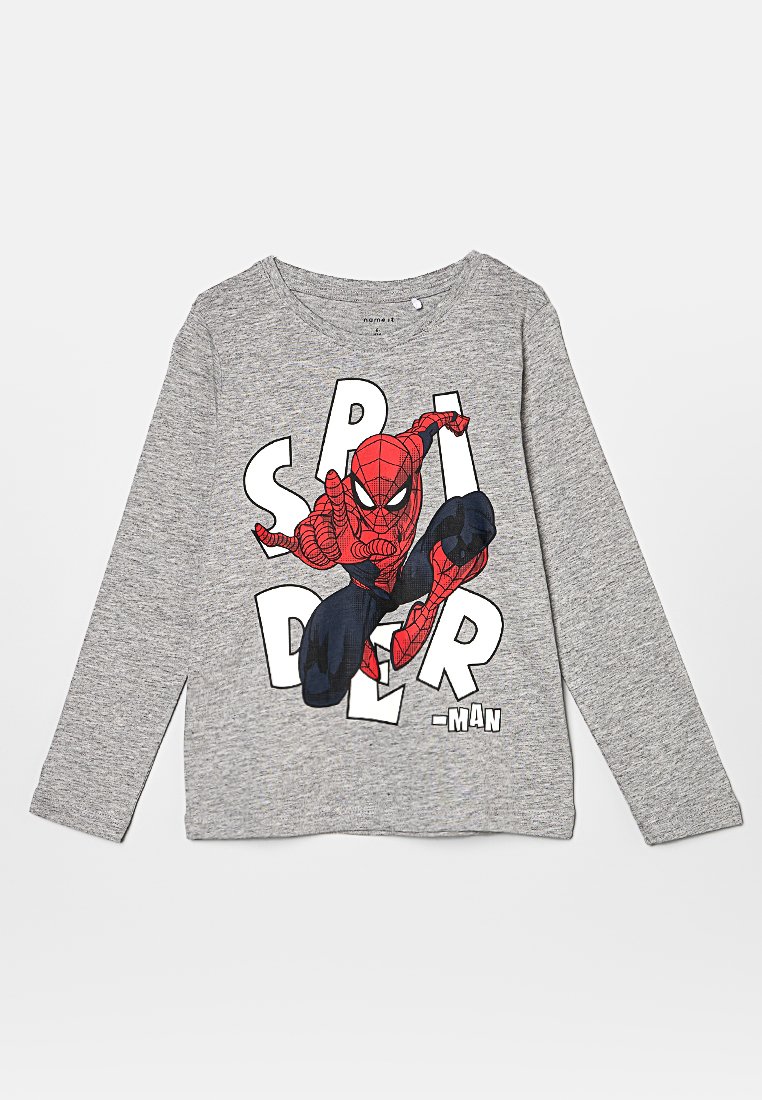 Camiseta de manga larga gris hecha de algodón, con un gran gráfico de Spider-Man y un texto audaz y estilizado que dice "SPIDER-MAN."